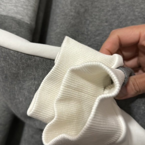 Men’s Calvin Klein Color Block Crewneck Sweatshirt-Sz M-Like New-Gray/White - Picture 8 of 16